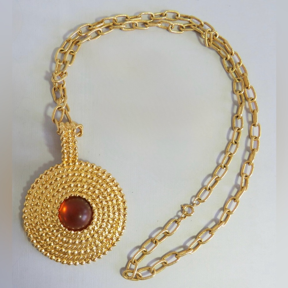 VTG Modern Avon Medallion Necklace - Picture 5 of 15